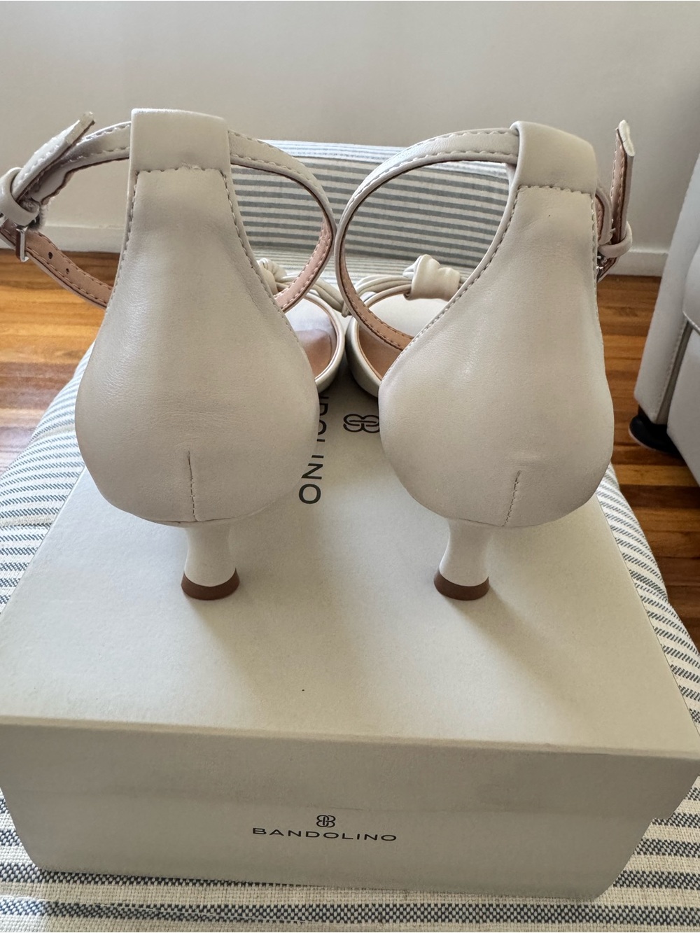 Bandolino Kitten Heel - Picture 4 of 6
